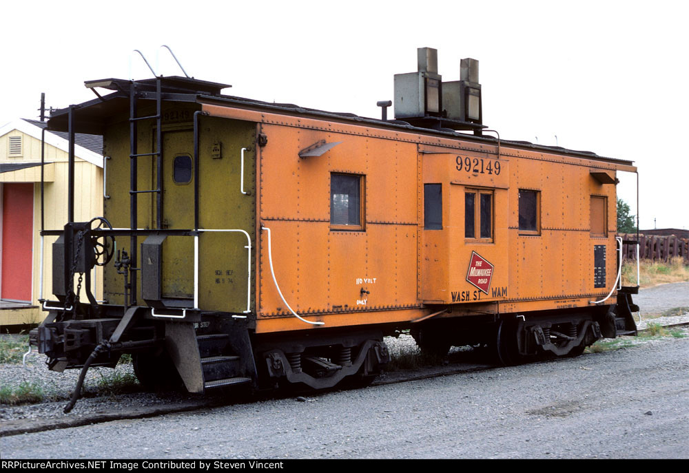 Milwaukee Raod bay window caboose MILW #992149